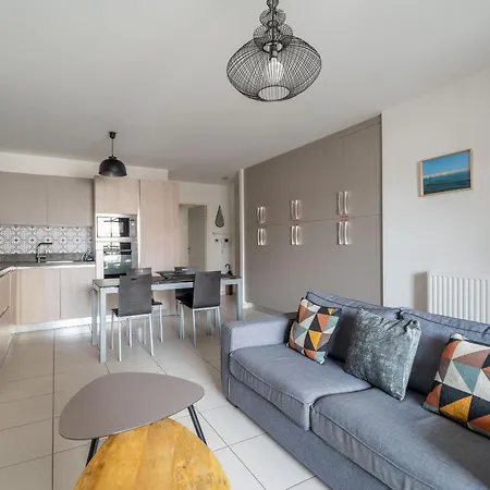 à Avec 2 Chambres, Parking Privé Et Proche Plages - Fr-1-319-16 *