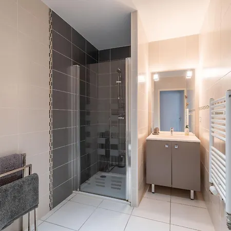 à Avec 2 Chambres, Parking Privé Et Proche Plages - Fr-1-319-16 Apartamento