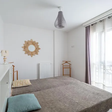 à Avec 2 Chambres, Parking Privé Et Proche Plages - Fr-1-319-16 *