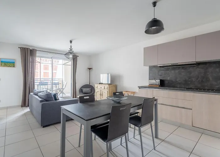 A Avec 2 Chambres, Parking Prive Et Proche Plages - Fr-1-319-16